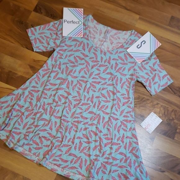 LuLaRoe Tops - Feather & Polka Dot Print LLR Perfect T